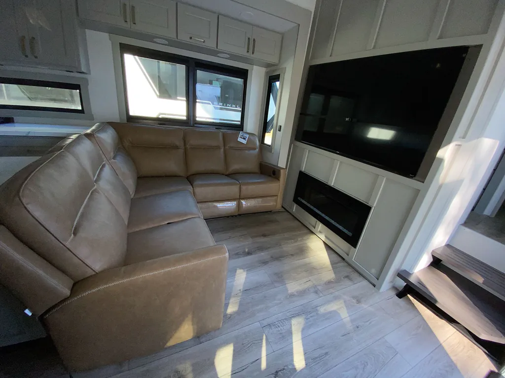 2026 Brinkley Model G 3950, Photos photo 15