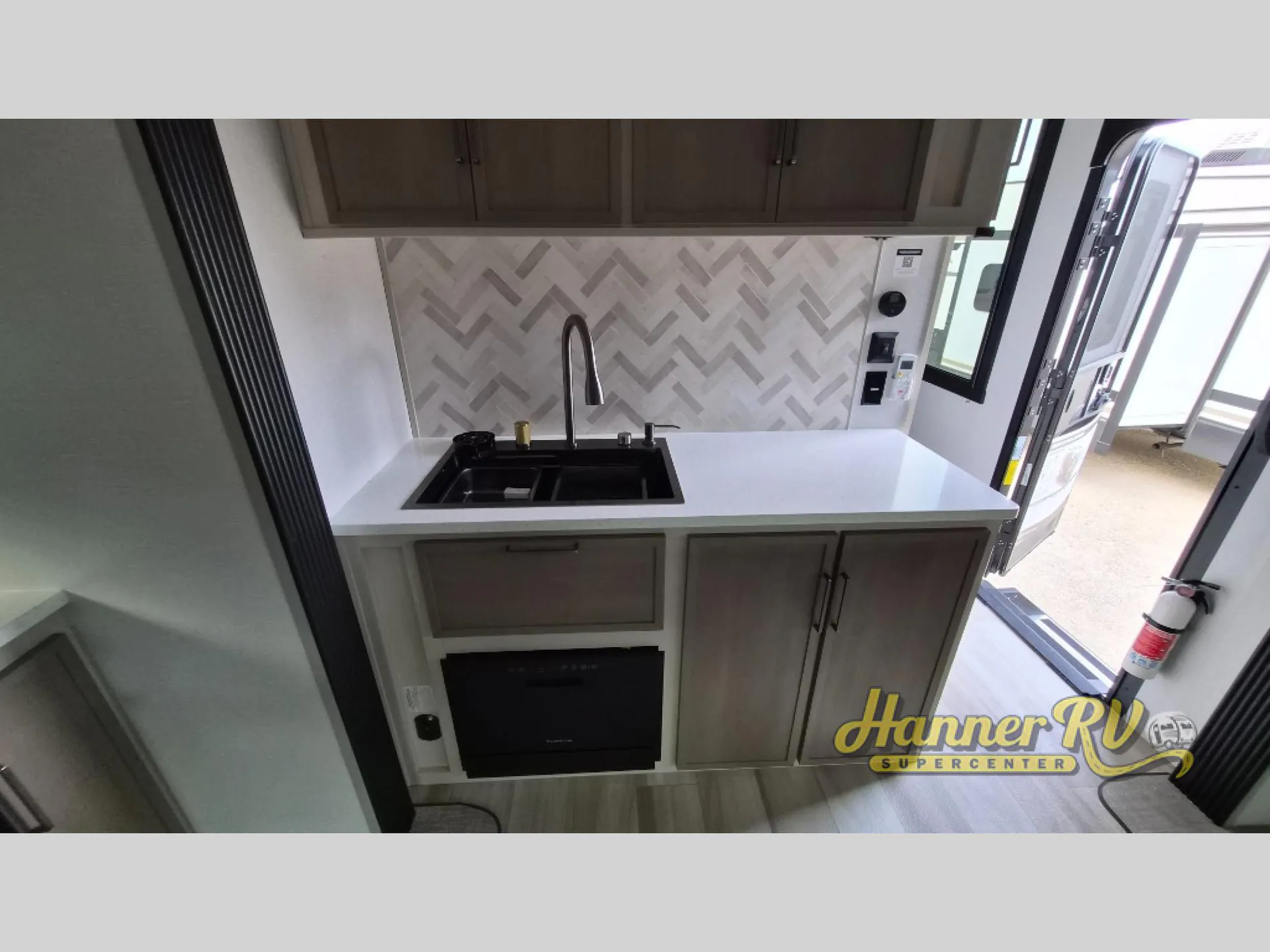 2027 Forest River Wildwood Heritage Glen 380WDR — Photo 5