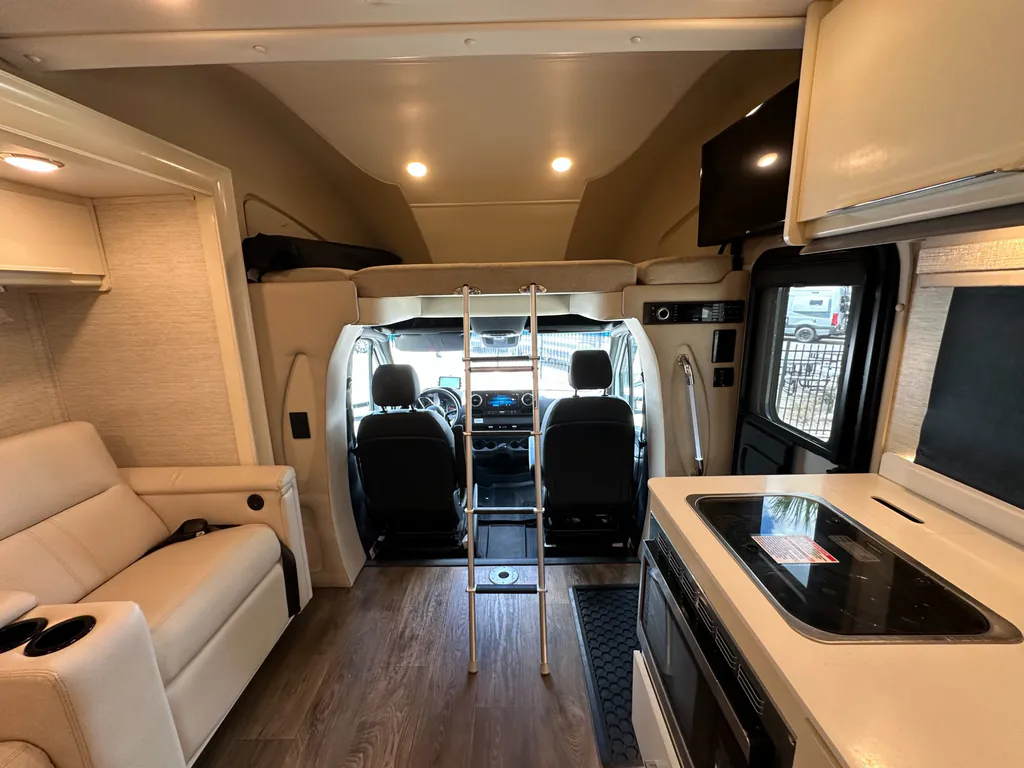 2020 Tiffin Wayfarer 25 RW, Photos photo 10