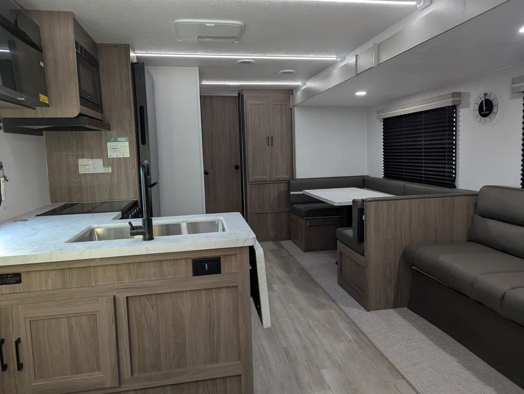 2026 Coachmen Freedom Express Select 30SE, Photos photo 14