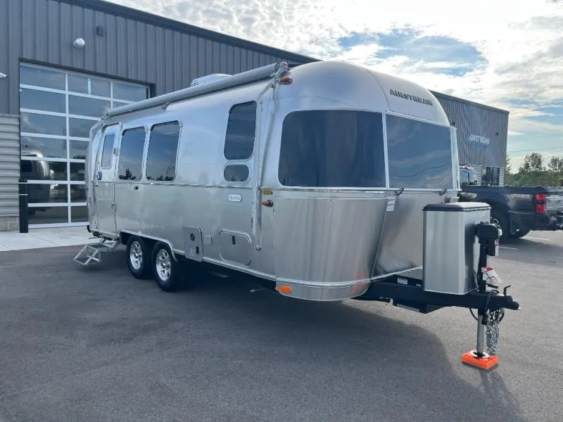 2026 Airstream Flying Cloud 23FB - Photo 2