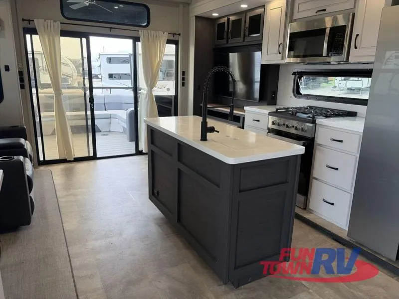 2025 Coachmen Brookstone 318RLL - Photo 3