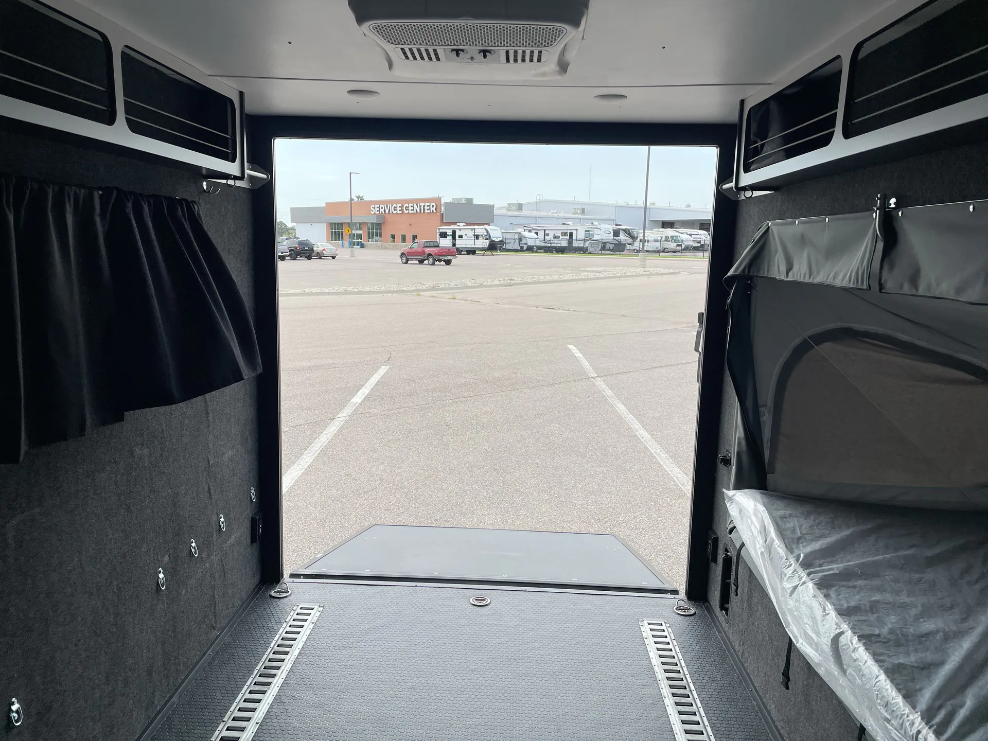 2022 inTech Flyer Discover — living area main