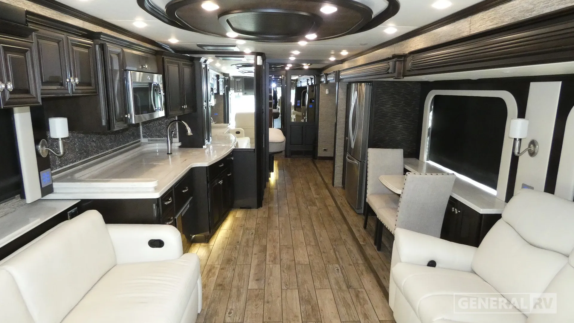 2017 Newmar Essex 4519 - Photo 3