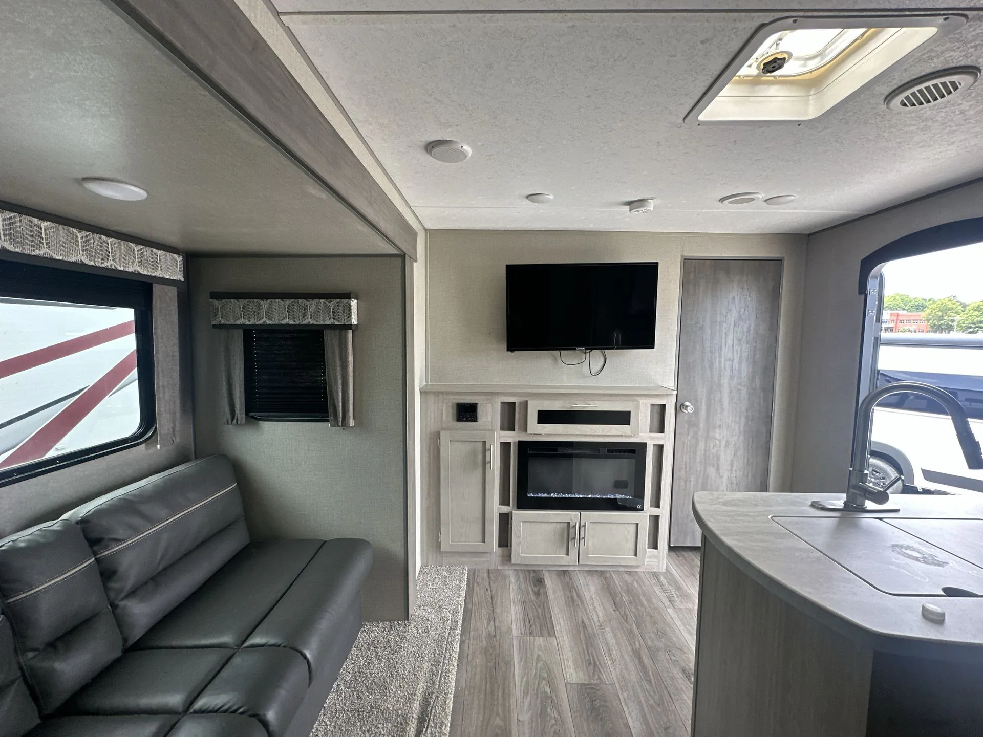 2022 Coachmen Catalina Legacy Edition 323QBTSCK - Photo 4