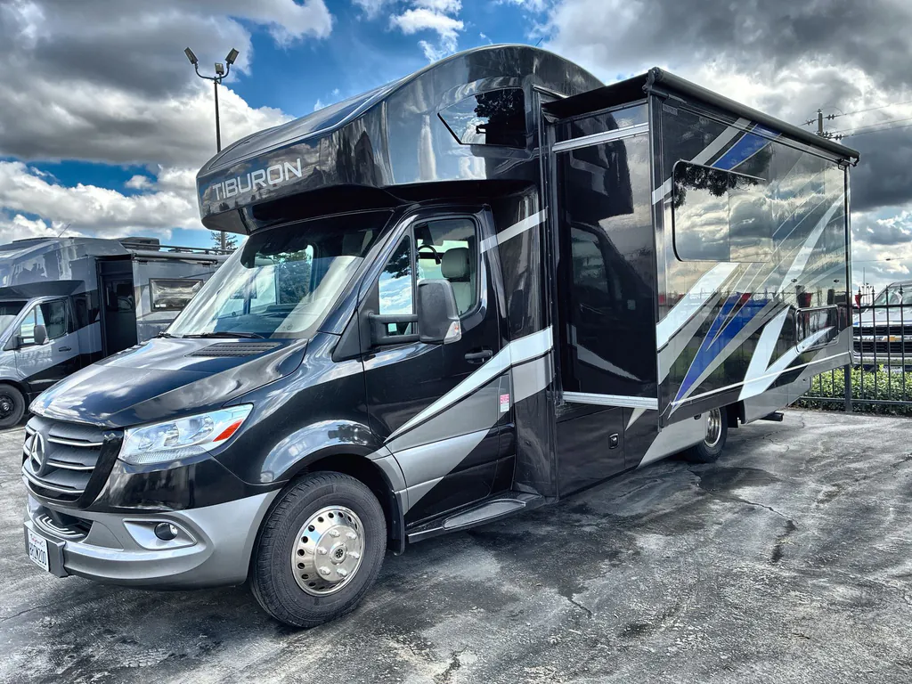 2020 Thor Motor Coach Tiburon 24FB, Photos photo 13