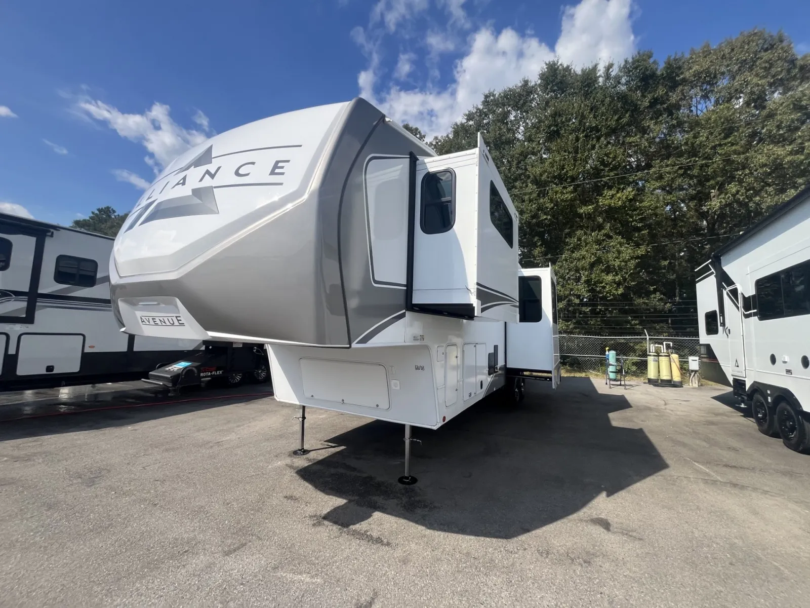 2026 Alliance RV Avenue 35RKS - Photo 3