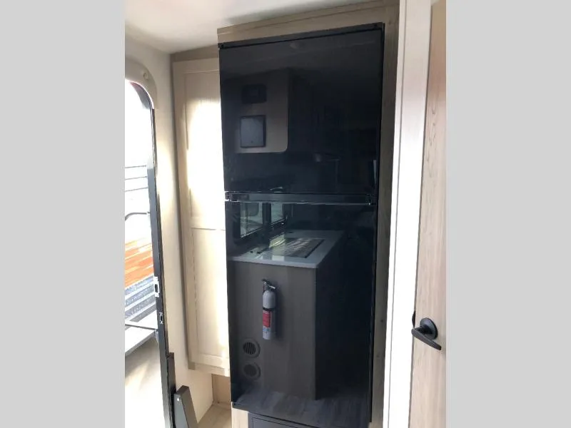 2024 Forest River Rockwood Mini Lite 2205S - Photo 3