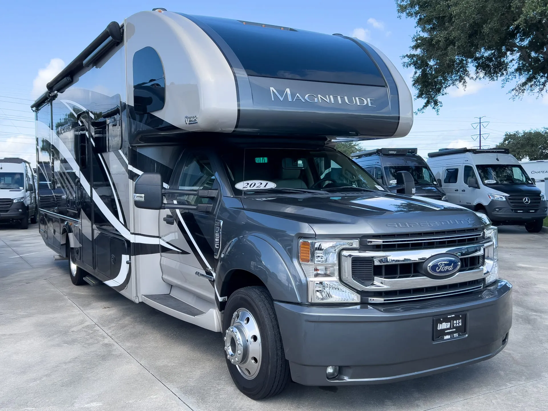 2021 Thor Motor Coach Magnitude XG32 - Photo 2