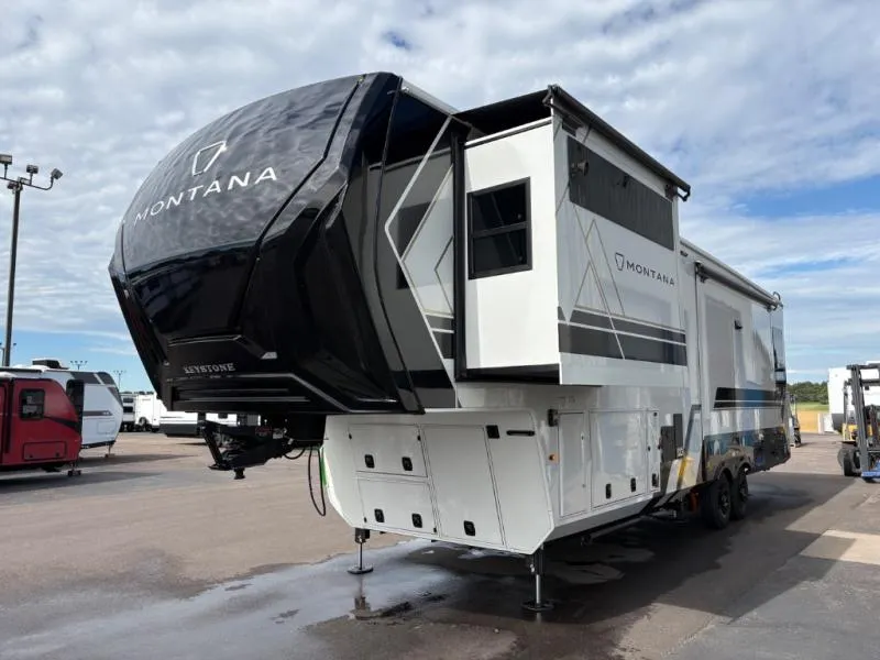 2027 Keystone Montana 3100RL - Photo 4