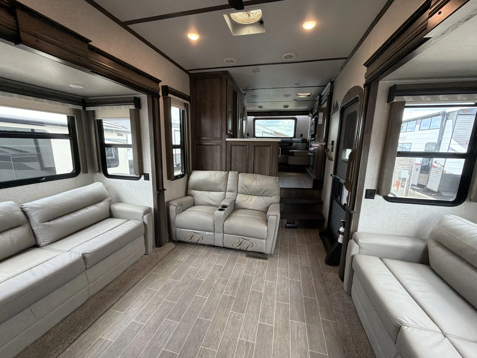 2020 Keystone Montana 3741FK — living area main