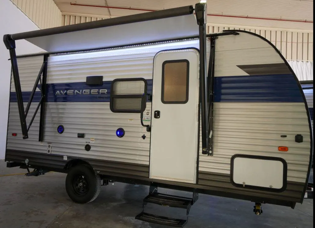 Prime Time Avenger LT 17BHS exterior