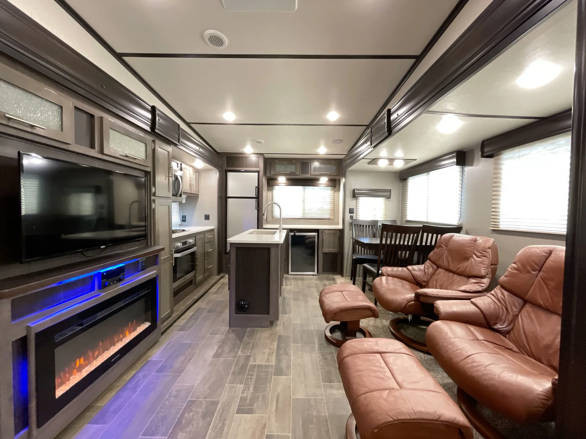 2019 crossroads Cruiser Aire 28RD — living area main