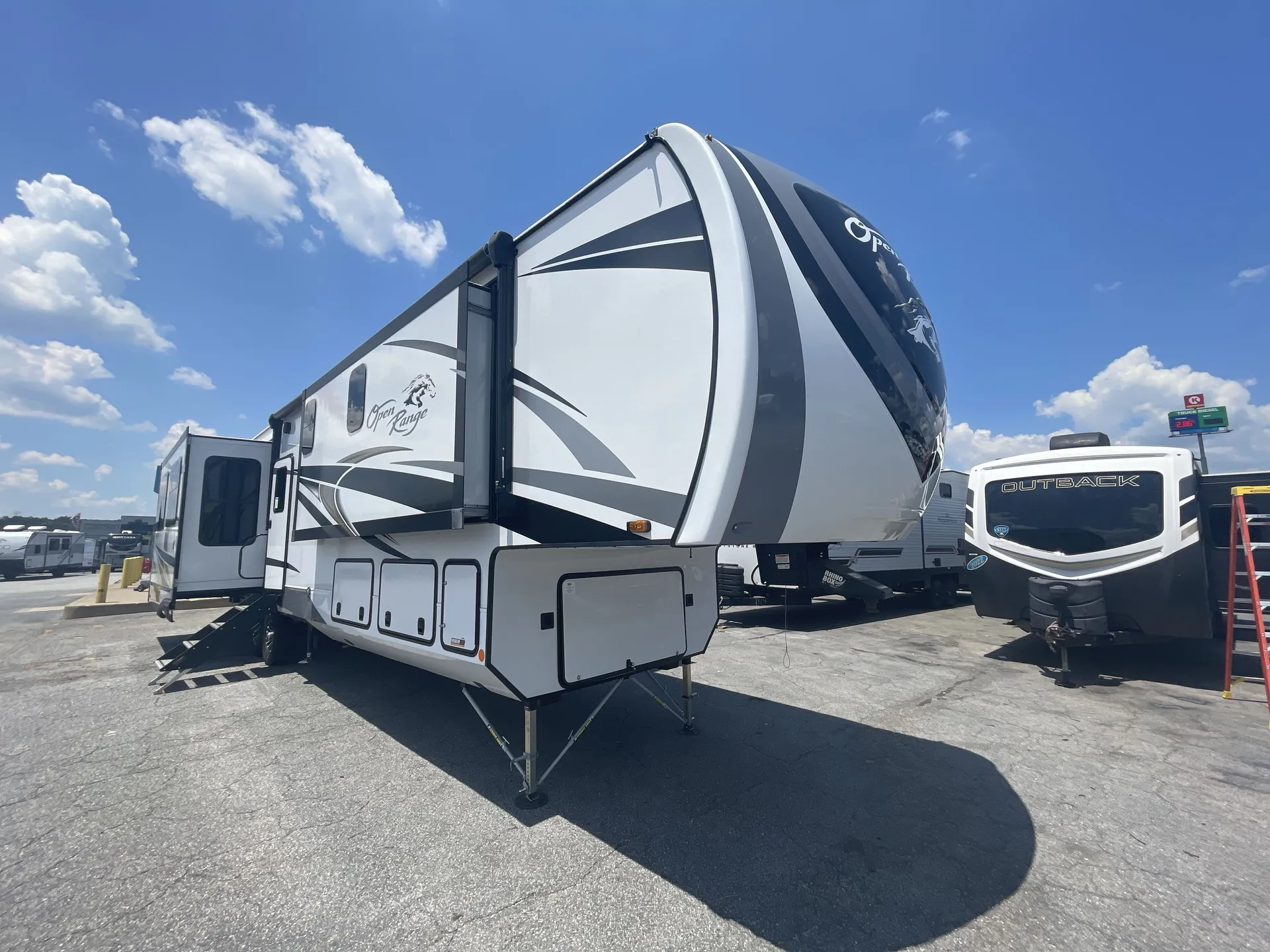 2024 Highland Ridge Open Range 379FBS - Photo 2