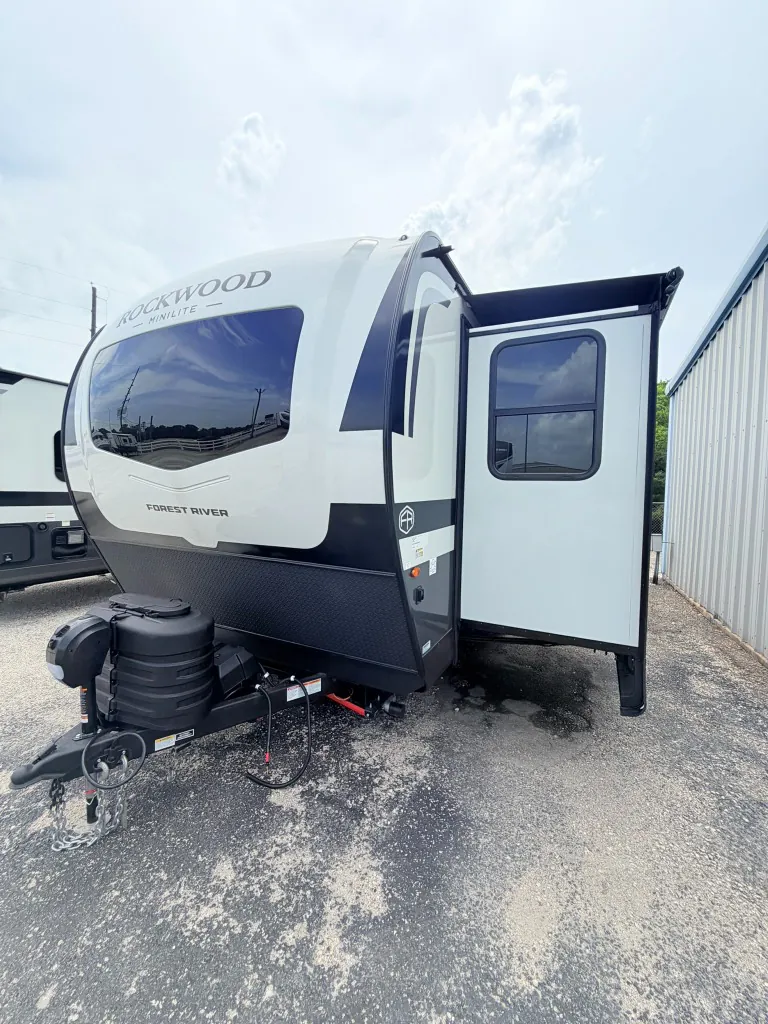 2027 Forest River Rockwood Mini Lite 2506FK — Photo 5