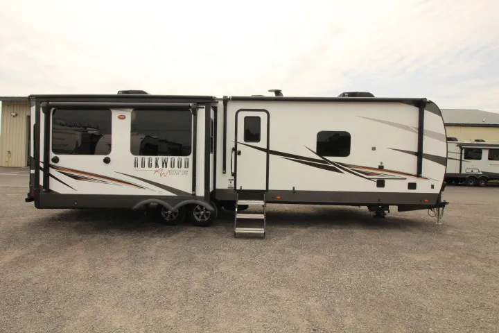 2021 Forest River Rockwood Signature Ultra Lite 8337RL - Photo 3