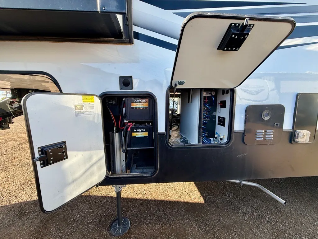 2022 Keystone Raptor 423, Photos photo 30