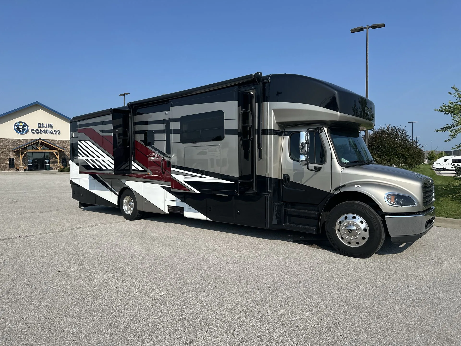 2026 Newmar Grand Star 3948 - Photo 2