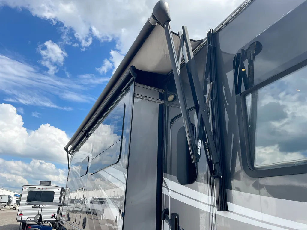 2017 Thor Motor Coach Challenger 37YT, Photos photo 29