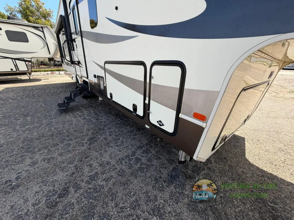 2016 Forest River Cardinal 3455RL, Photos photo 16