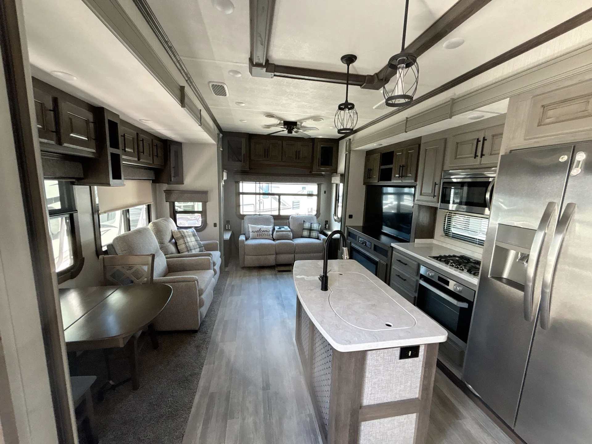 2020 Heartland Bighorn 3370 EL — living area main