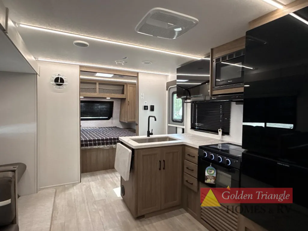 2026 Coachmen Freedom Express Select 30SE, Photos photo 13