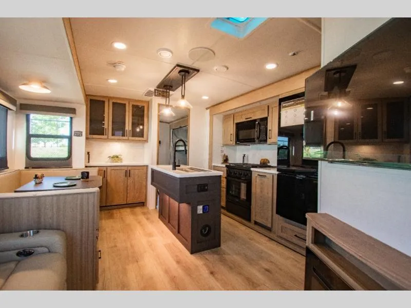 2026 Forest River Rockwood Signature 8336BH - Photo 3