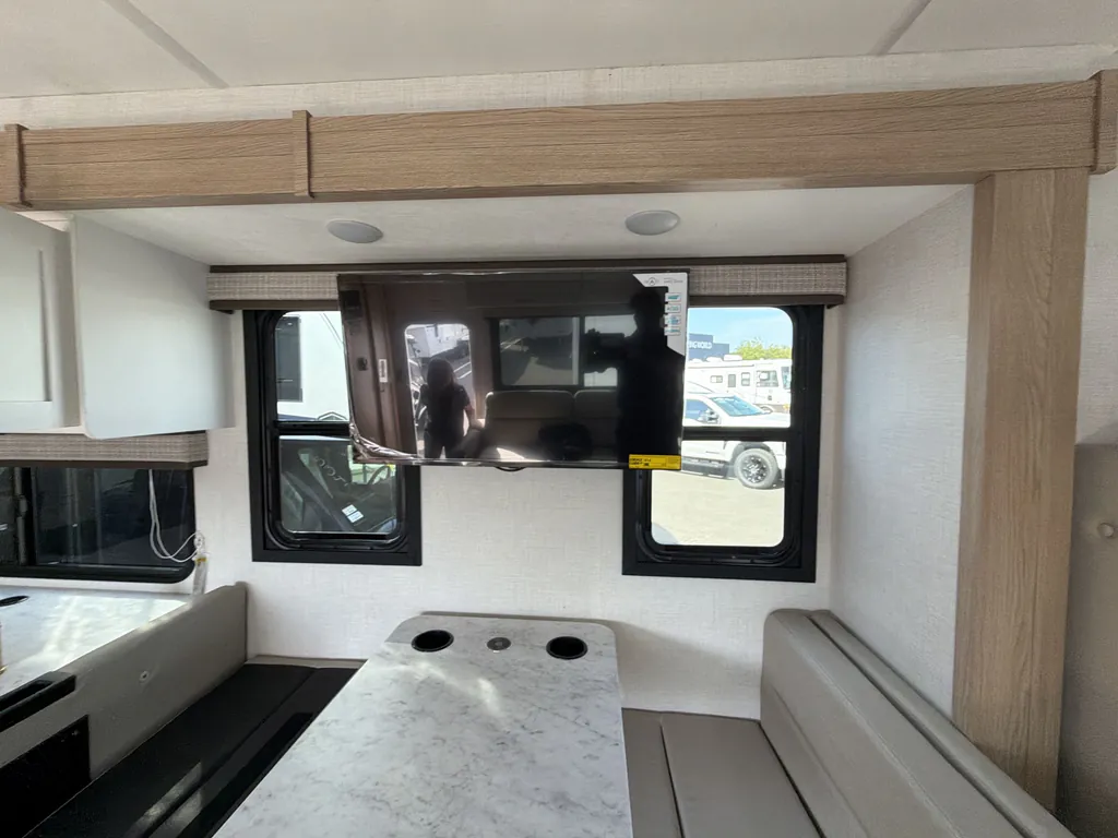 2027 Thor Motor Coach Freedom Elite 31FE, Photos photo 13