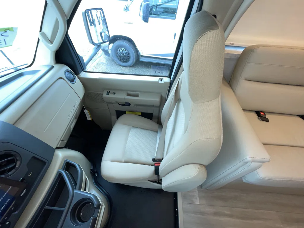 2027 Thor Motor Coach Freedom Elite 31FE, Photos photo 23