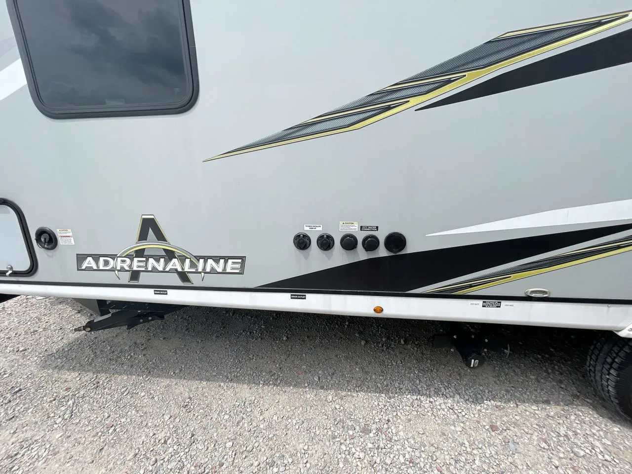 2023 Coachmen Adrenaline 23LT - Photo 4