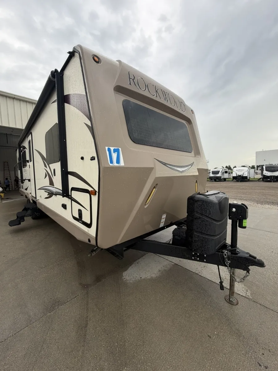 2017 Forest River Rockwood Ultra Lite 2902WS - Photo 2