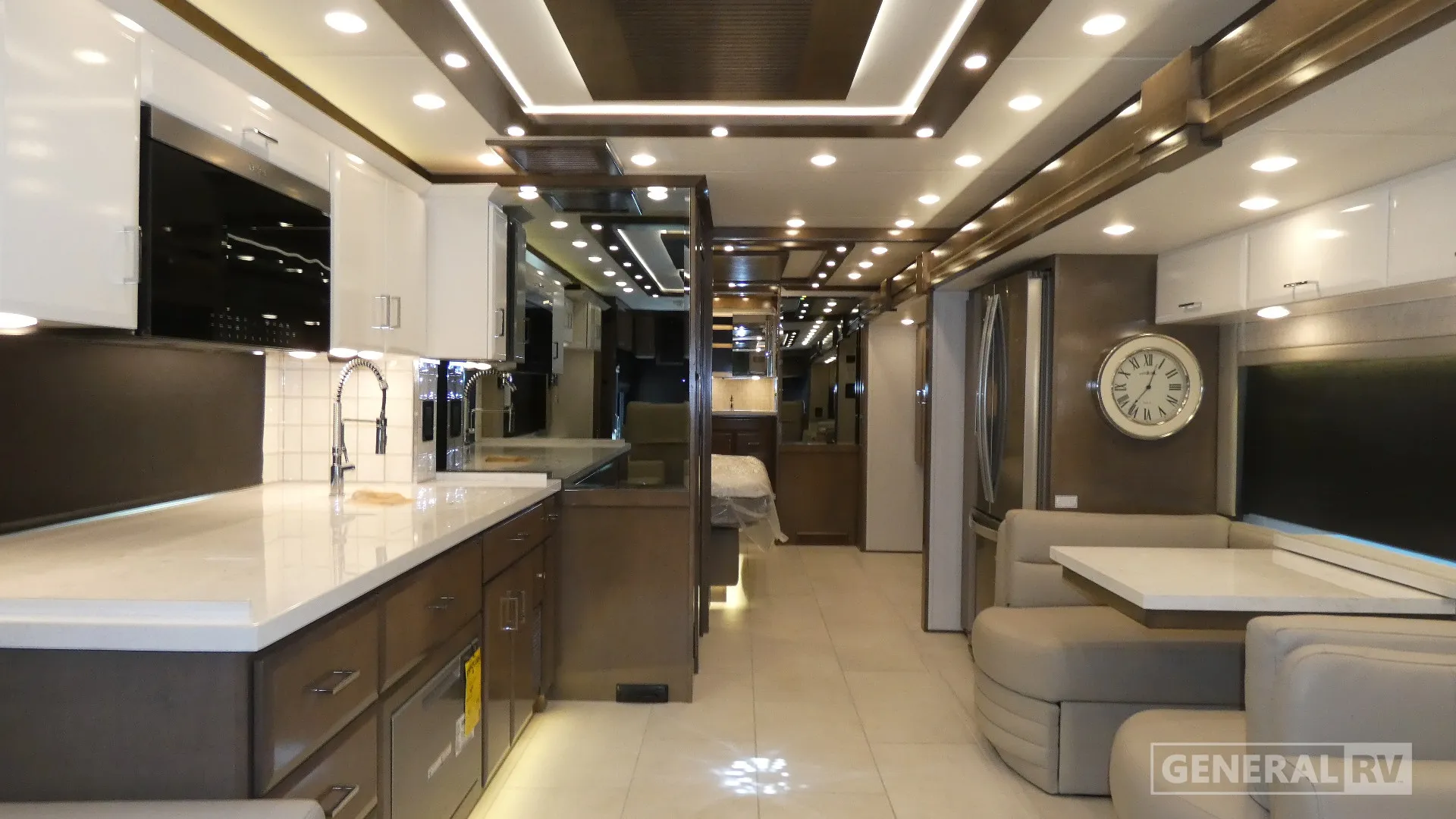 2026 Newmar Mountain Aire 4118 - Photo 3