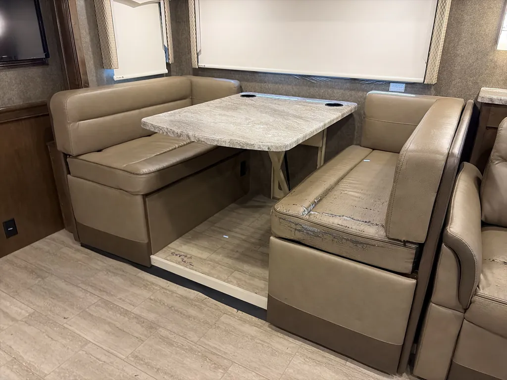 2020 Thor Motor Coach Challenger 35MQ, Photos photo 40