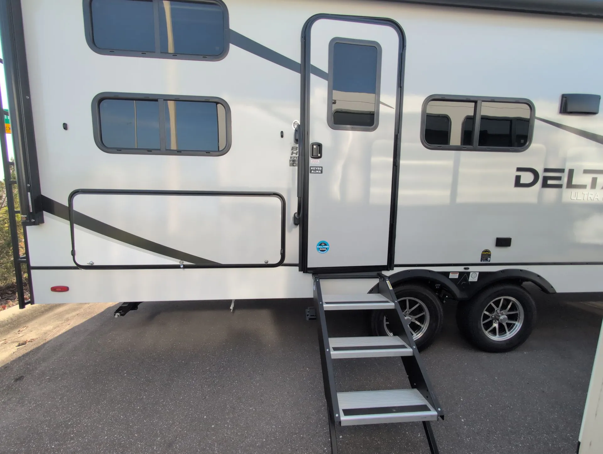 2025 Alliance RV Delta BH241 - Photo 3