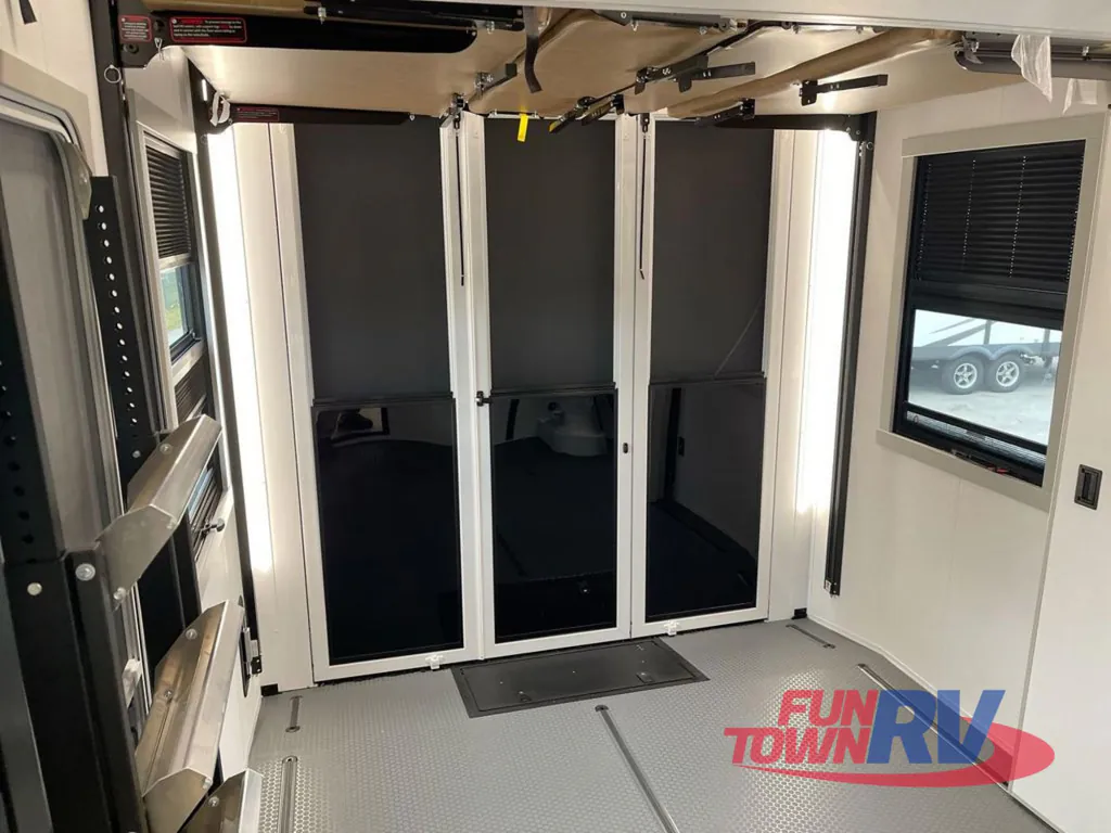 2026 Brinkley Model G 4150, Photos photo 42