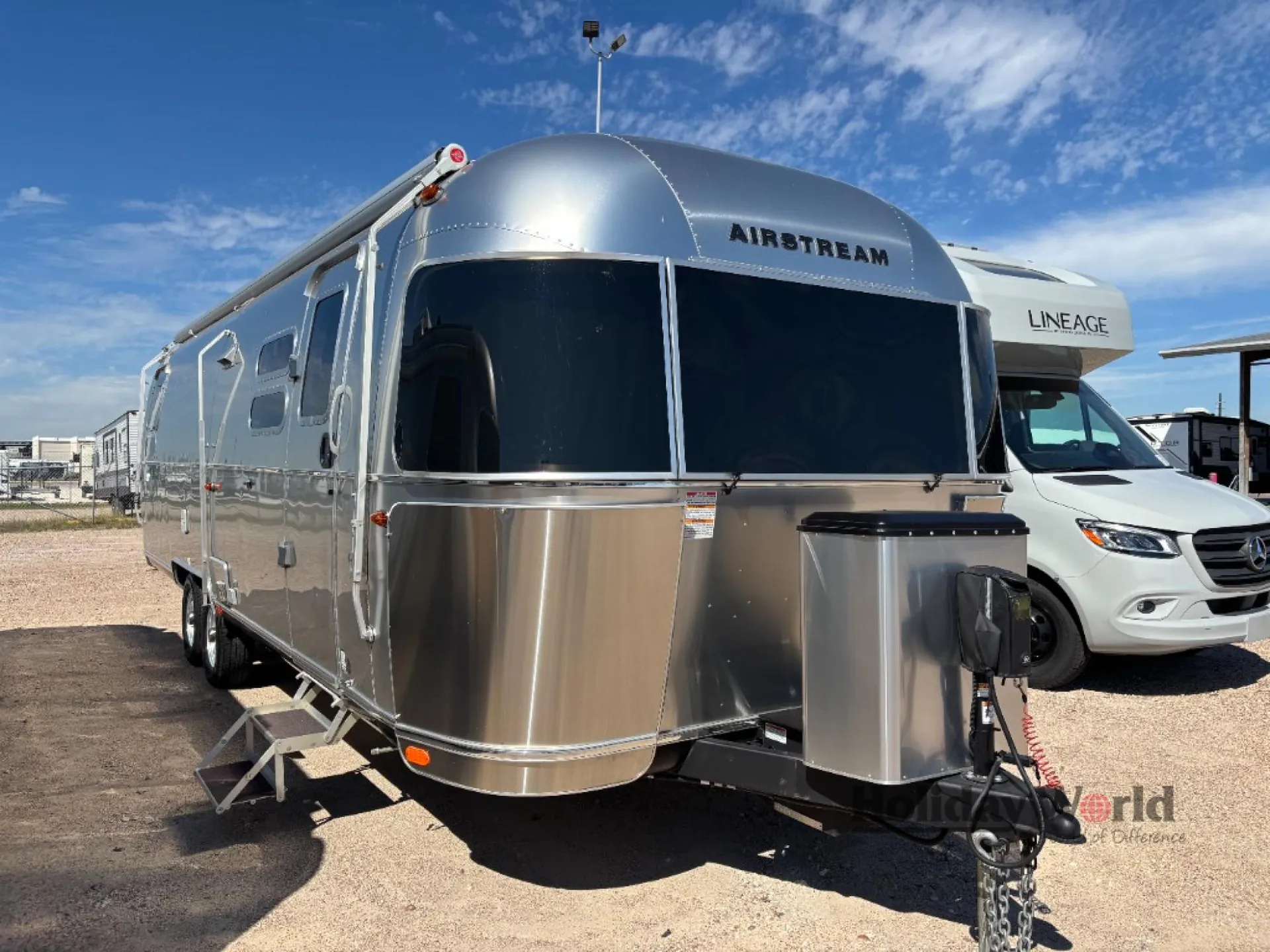 2025 Airstream Flying Cloud 30RB - Photo 2