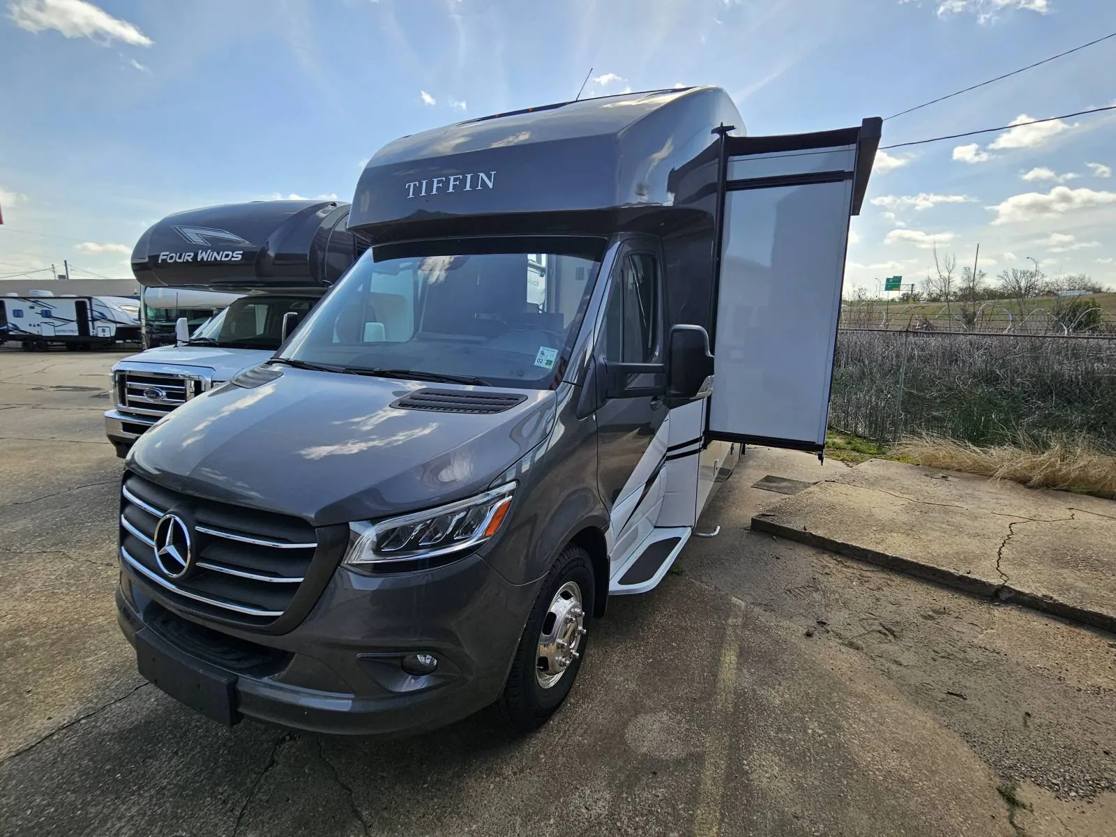 2023 Tiffin Wayfarer 25 JW - Photo 3