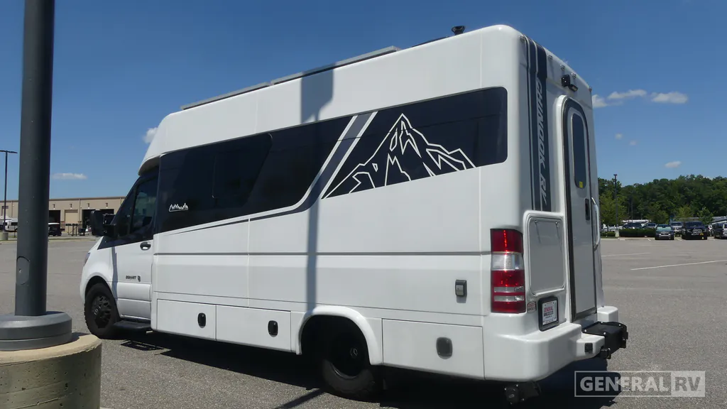 2025 Chinook RV Summit SS, Photos photo 3