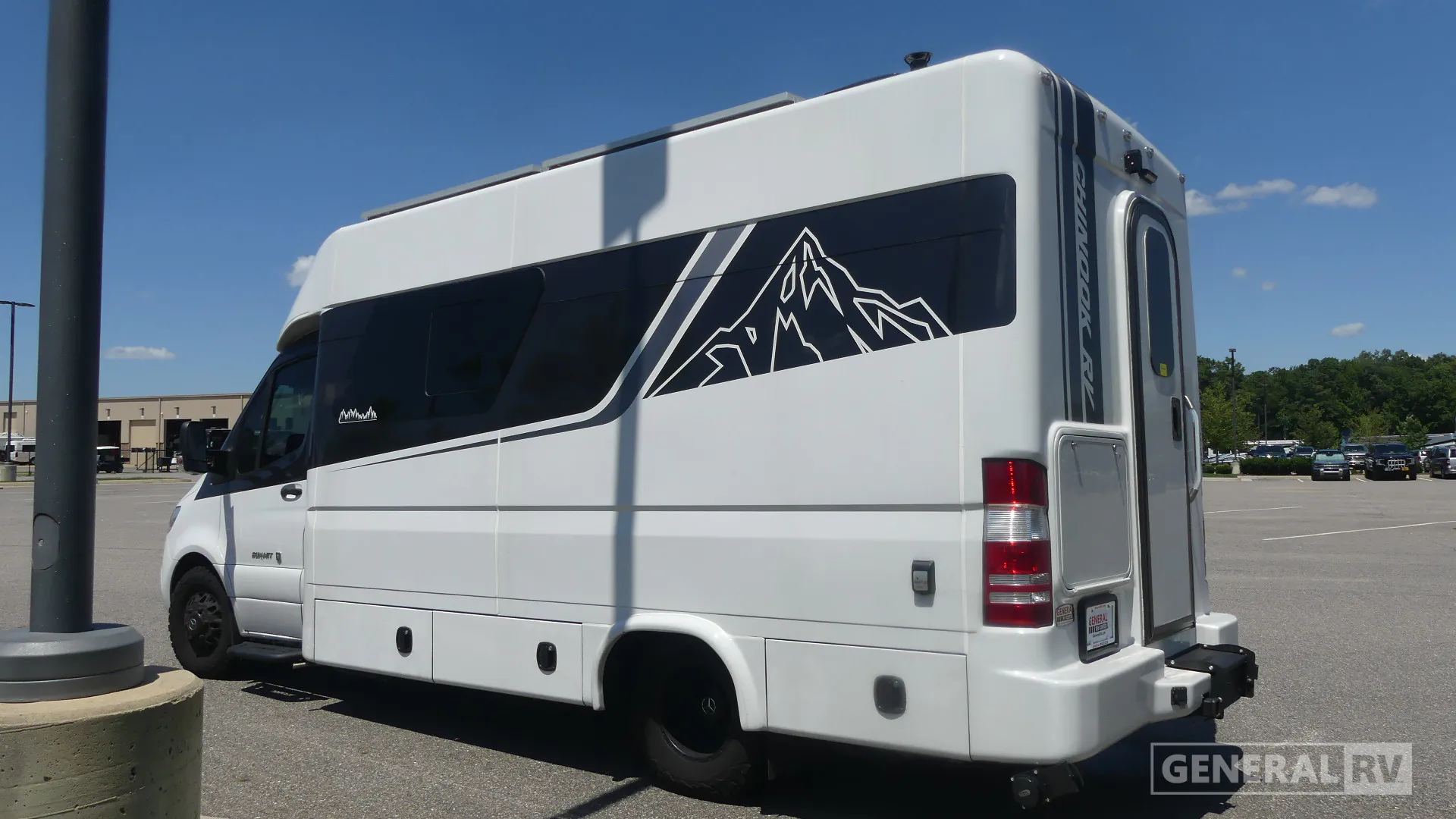 2025 Chinook RV Summit SS - Photo 4
