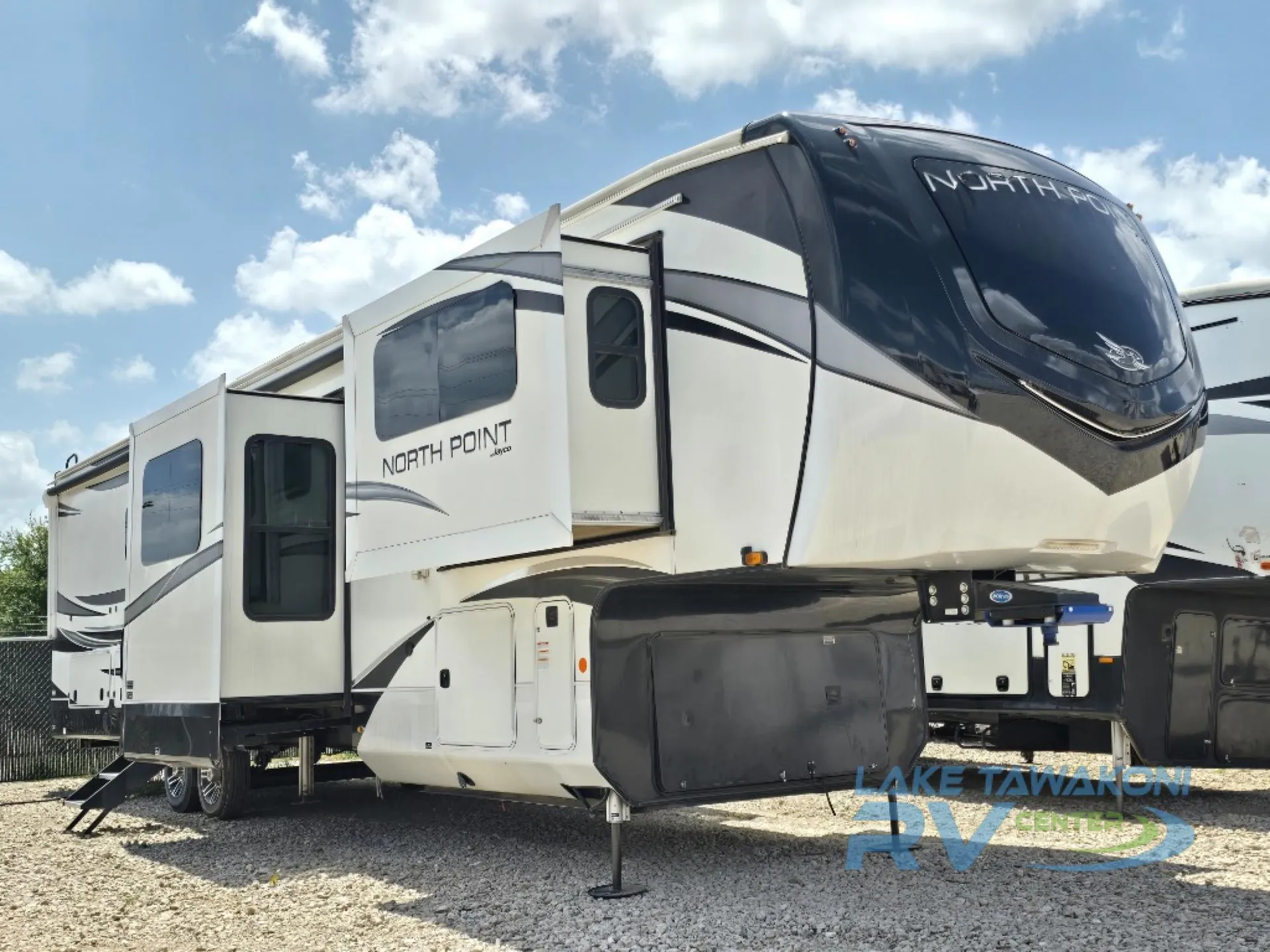 2023 Jayco North Point 382FLRB - Photo 2