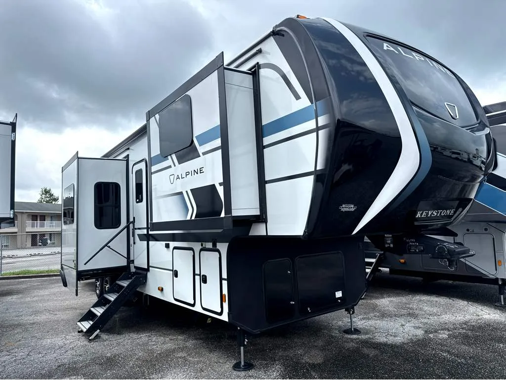 2026 Keystone Alpine 3820FK - Photo 2