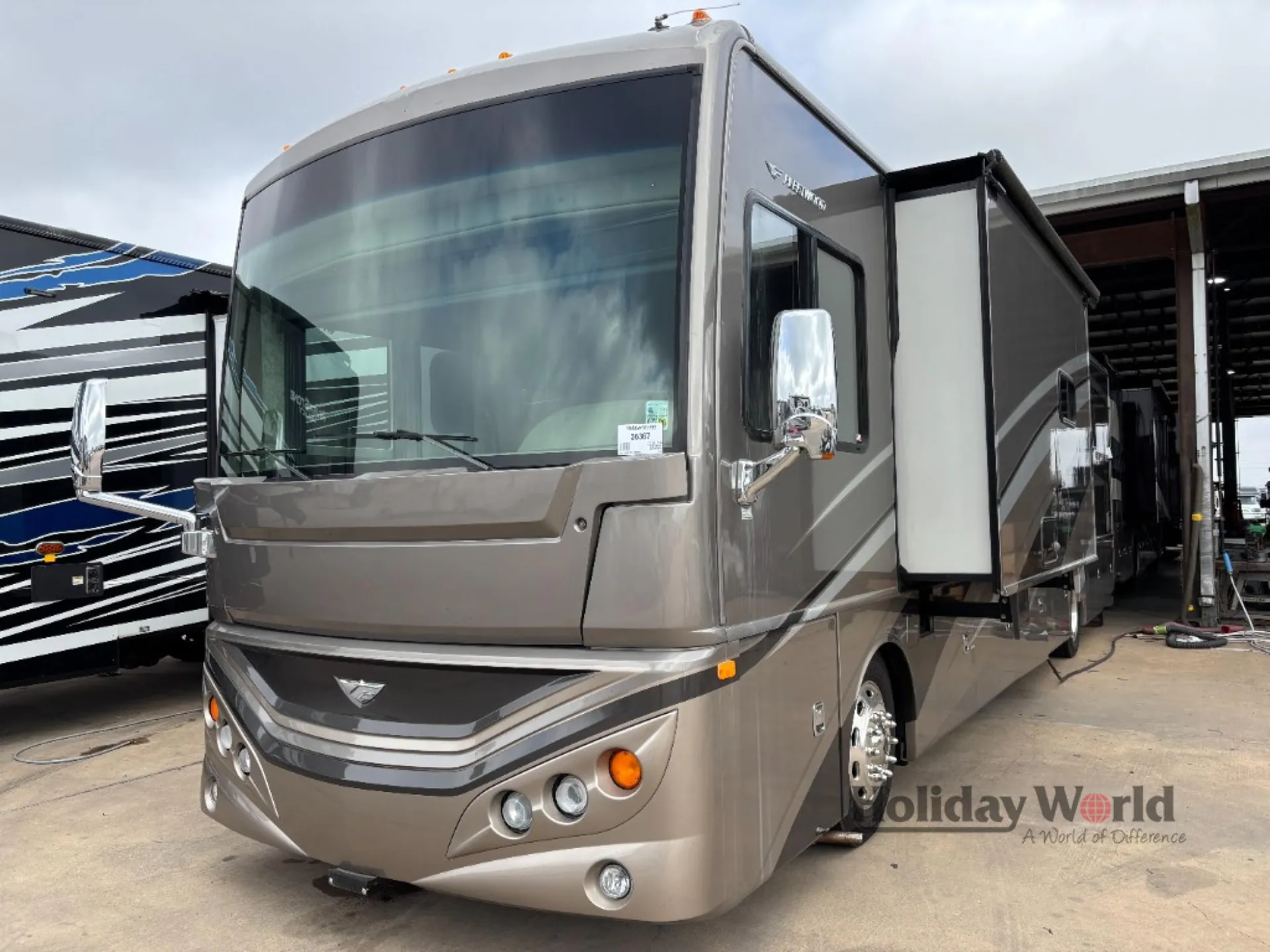 2014 Fleetwood Expedition 38B - Photo 3