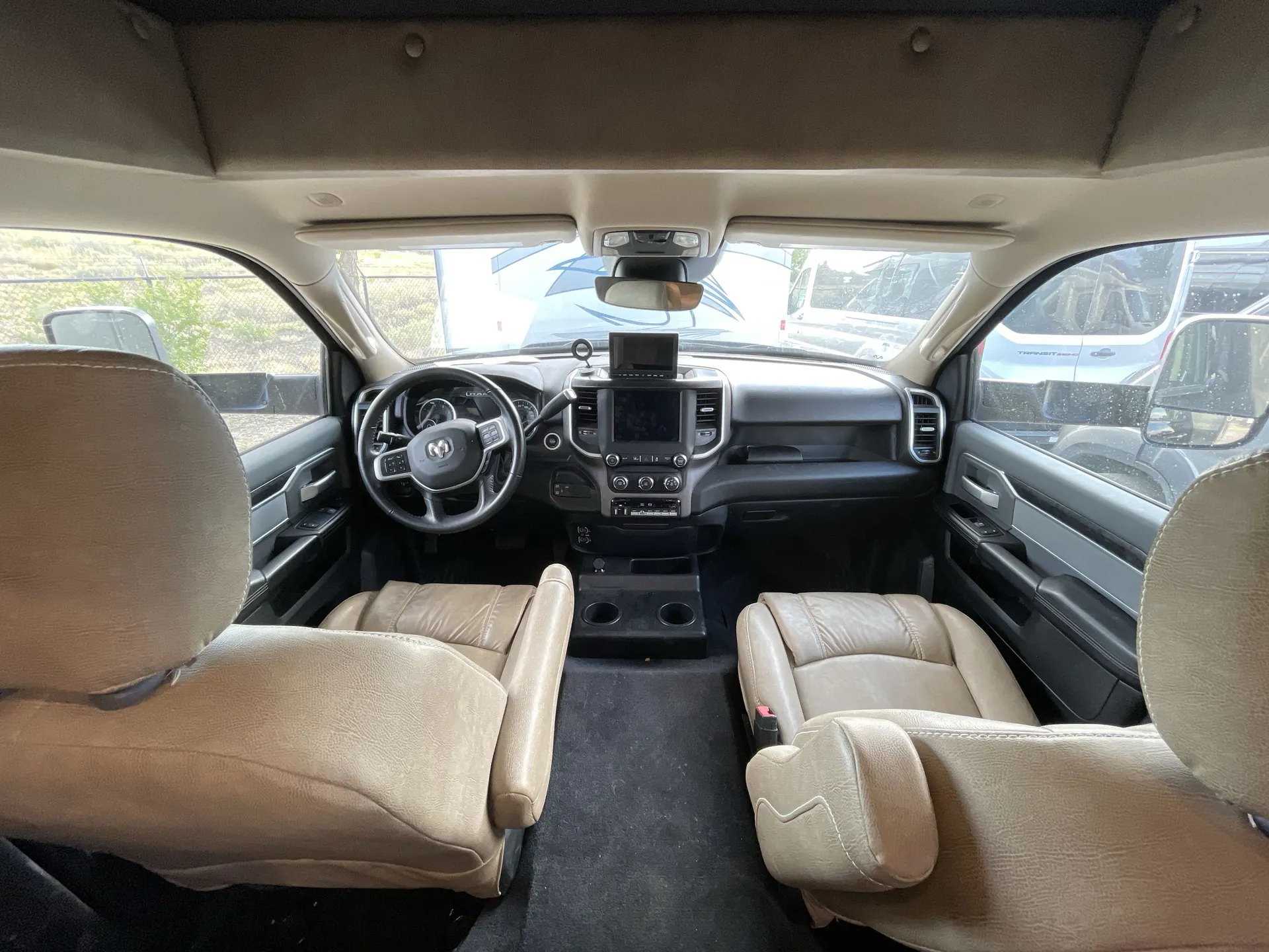 2021 Dynamax Corp Isata 5 30FW — living area main