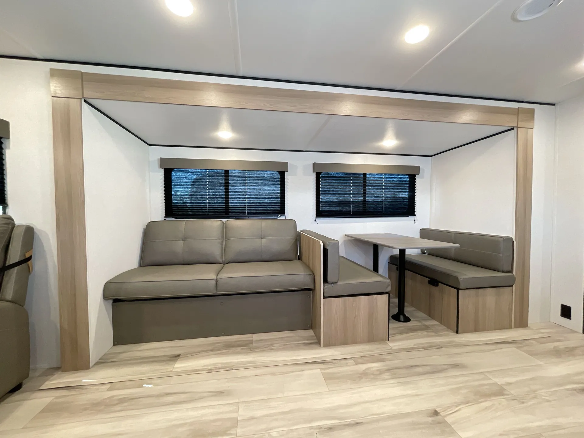 2026 Keystone Coleman 25R — living area main