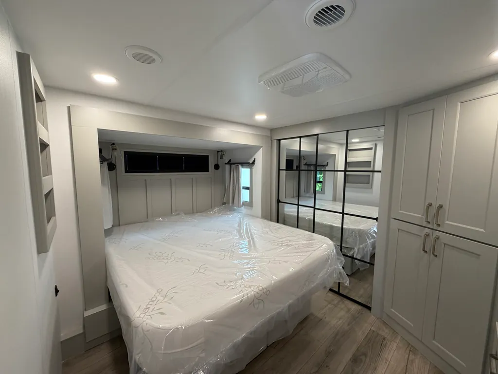 2026 Brinkley Model G 3520, Photos photo 19