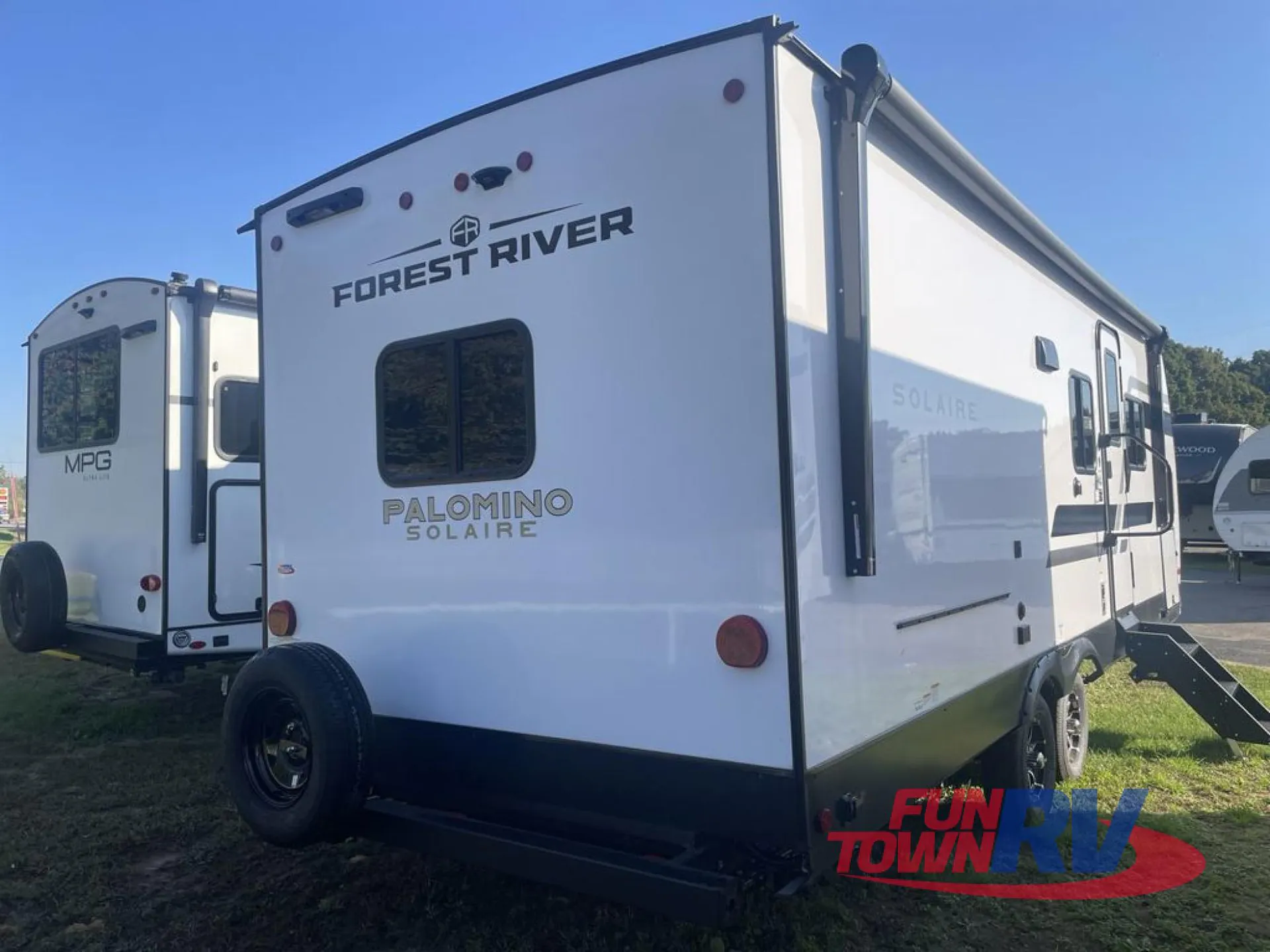 2026 Forest River Solaire 2420RBS — Photo 5