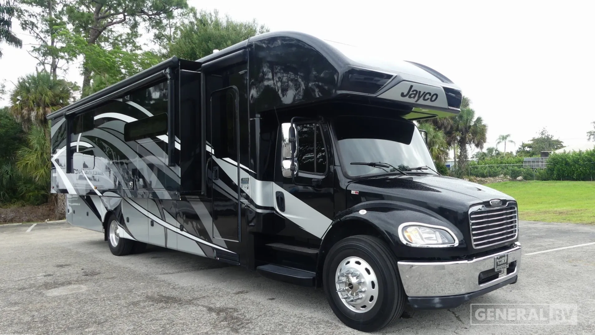 2022 Jayco Seneca 37L - Photo 2