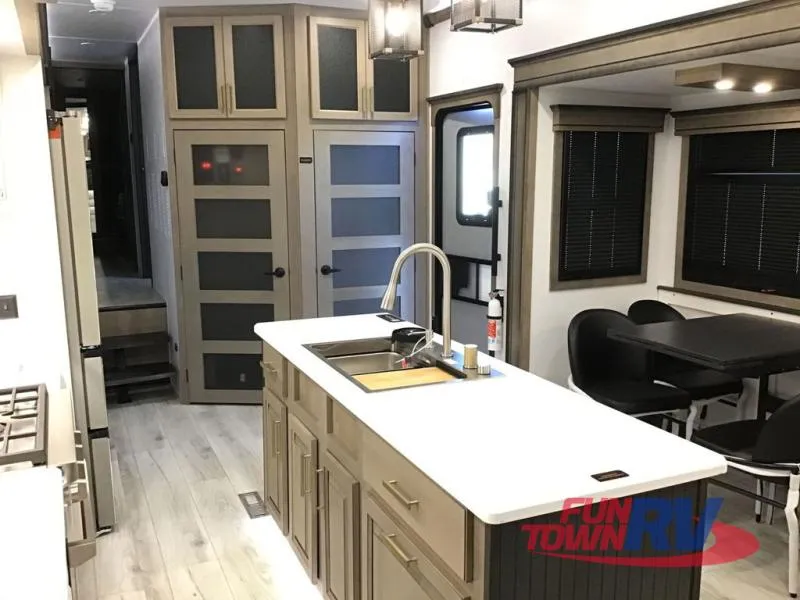 2026 Keystone Montana 3781RL - Photo 4