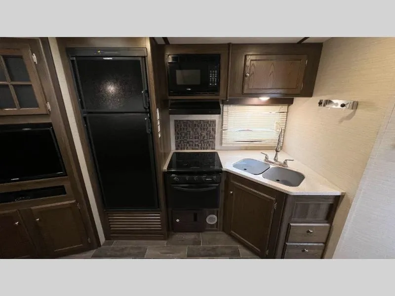 2017 Keystone RV Premier Ultra Lite 31BKPR - Photo 4
