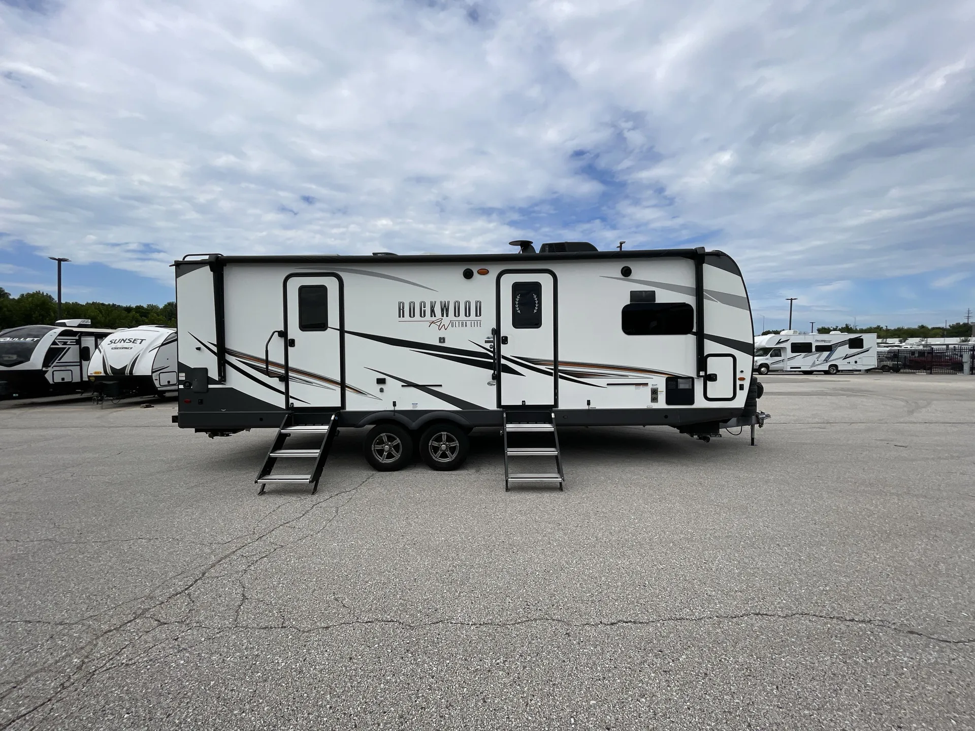 2022 Forest River Rockwood Ultra Lite 2608BS — campside
